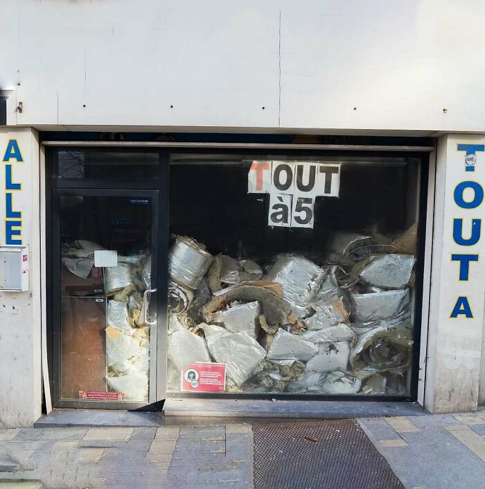 95 Of The Weirdest And Most Unhinged Things Seen On The Streets Of Brussels 95 Of The Weirdest And Most Unhinged Things Seen On The Streets Of Brussels