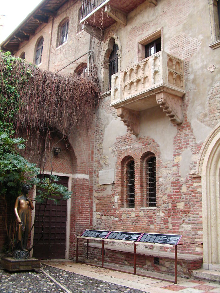 71 Disappointing Tourist Attractions Locals Still Don’t Get 71 Disappointing Tourist Attractions Locals Still Don’t Get