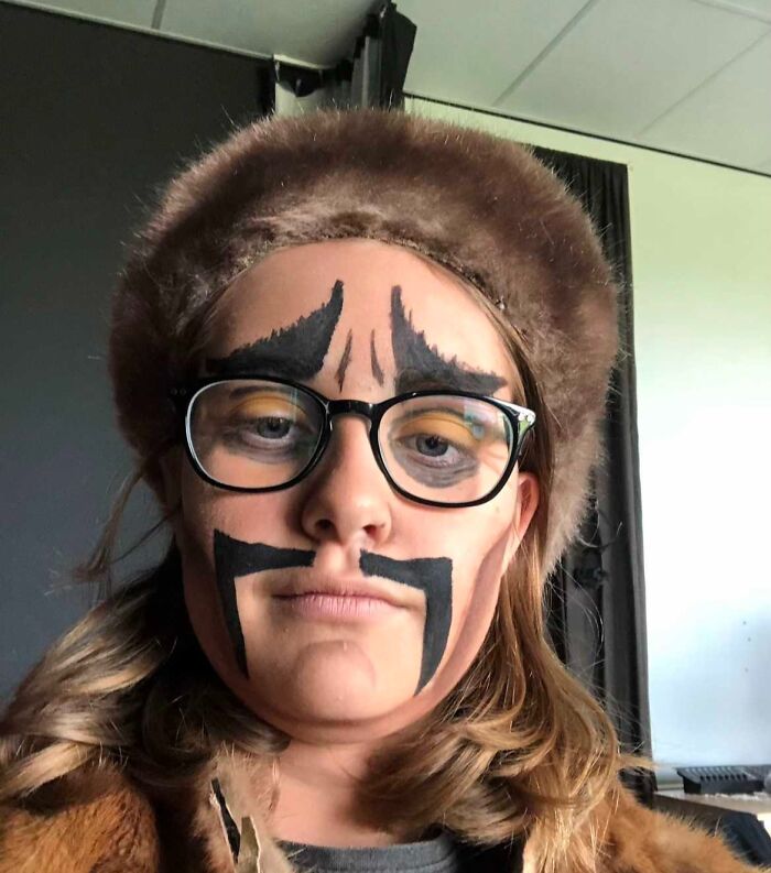 59 Times Stage Makeup Looks Magical On Stage And Mildly Cursed In Real Life 59 Times Stage Makeup Looks Magical On Stage And Mildly Cursed In Real Life