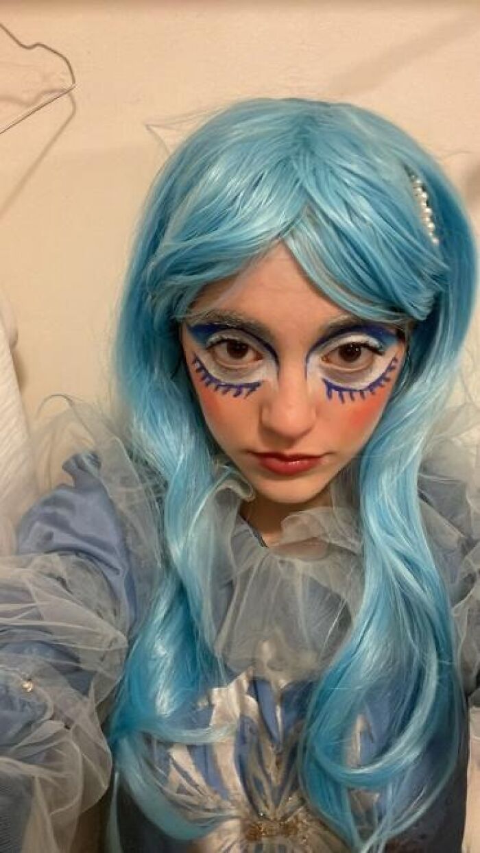 59 Times Stage Makeup Looks Magical On Stage And Mildly Cursed In Real Life 59 Times Stage Makeup Looks Magical On Stage And Mildly Cursed In Real Life