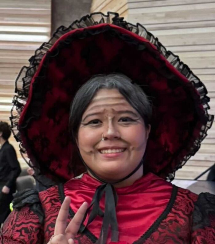 59 Times Stage Makeup Looks Magical On Stage And Mildly Cursed In Real Life 59 Times Stage Makeup Looks Magical On Stage And Mildly Cursed In Real Life