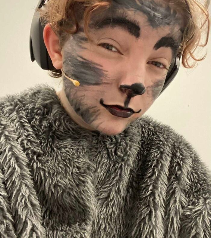 59 Times Stage Makeup Looks Magical On Stage And Mildly Cursed In Real Life 59 Times Stage Makeup Looks Magical On Stage And Mildly Cursed In Real Life