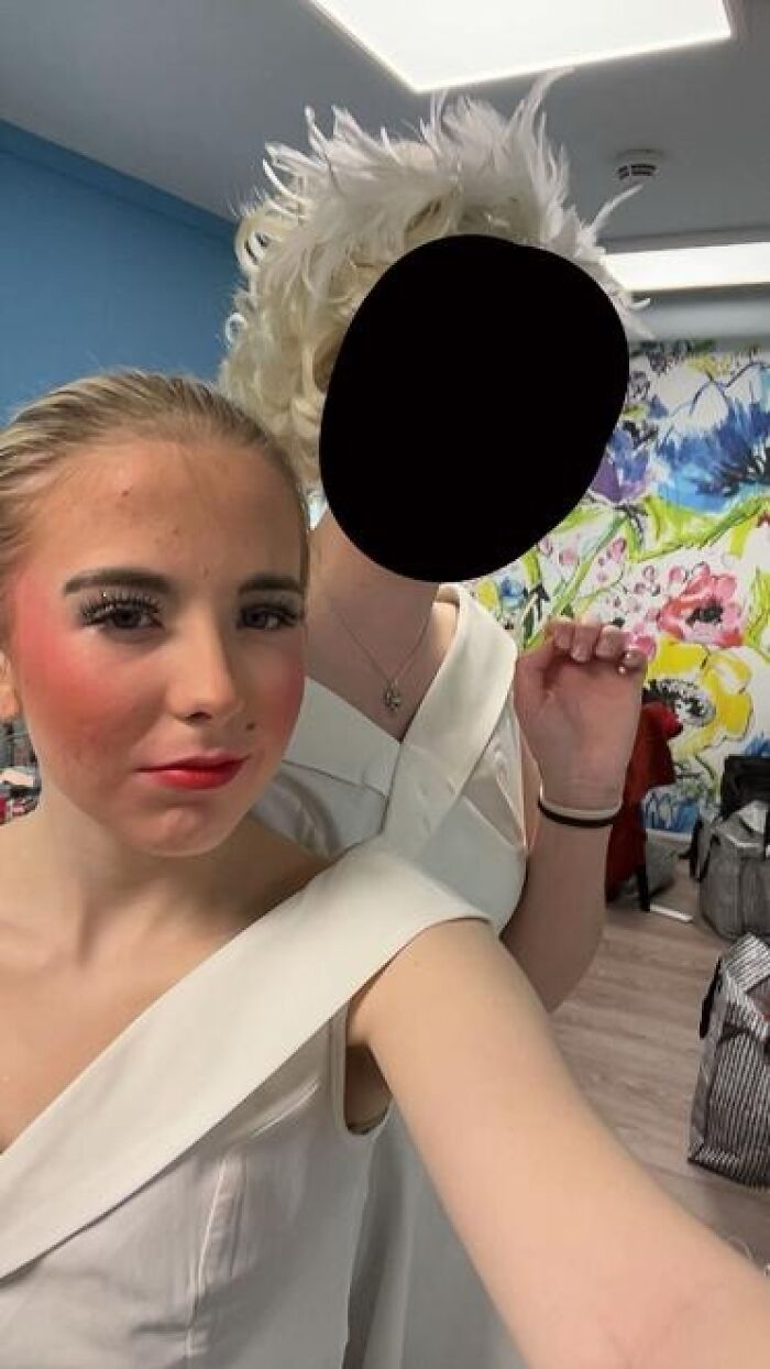 59 Times Stage Makeup Looks Magical On Stage And Mildly Cursed In Real Life 59 Times Stage Makeup Looks Magical On Stage And Mildly Cursed In Real Life