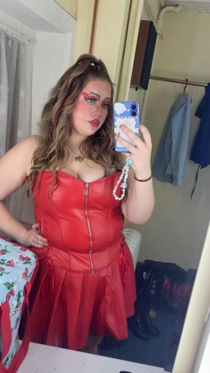 59 Times Stage Makeup Looks Magical On Stage And Mildly Cursed In Real Life 59 Times Stage Makeup Looks Magical On Stage And Mildly Cursed In Real Life