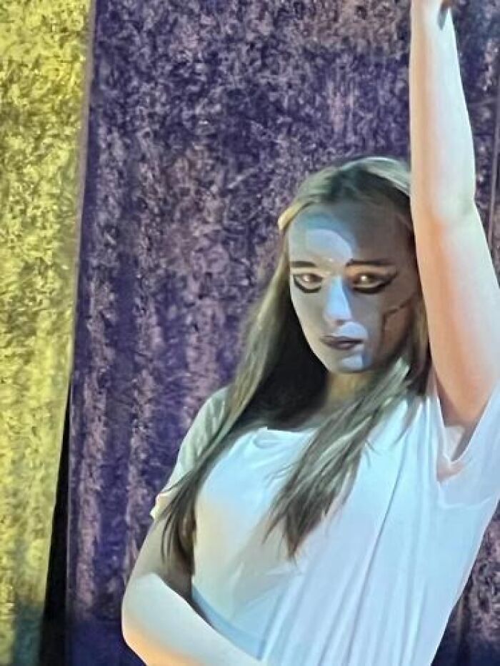 59 Times Stage Makeup Looks Magical On Stage And Mildly Cursed In Real Life 59 Times Stage Makeup Looks Magical On Stage And Mildly Cursed In Real Life