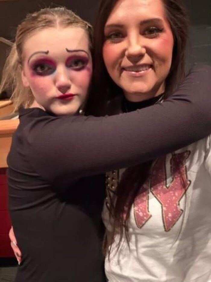 59 Times Stage Makeup Looks Magical On Stage And Mildly Cursed In Real Life 59 Times Stage Makeup Looks Magical On Stage And Mildly Cursed In Real Life