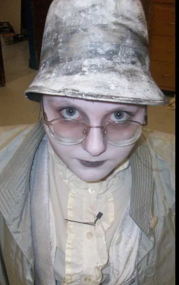 59 Times Stage Makeup Looks Magical On Stage And Mildly Cursed In Real Life 59 Times Stage Makeup Looks Magical On Stage And Mildly Cursed In Real Life