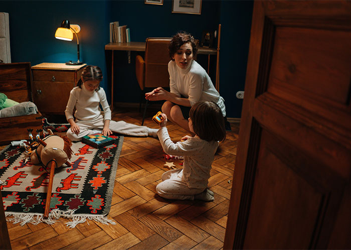 “They Call Me Evil And Rude”: Woman In Labor Is Mad At Neighbor Who Won’t Take Her Kids At 3am