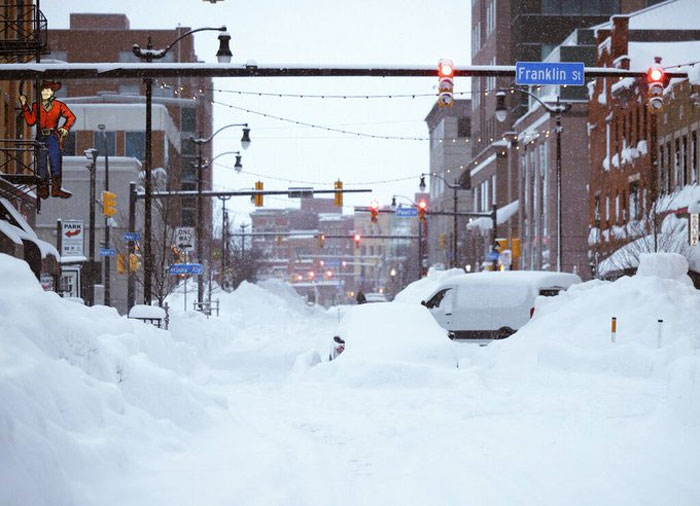 94 Photos Of A Snowstorm Hitting The U.S. That Might Make You Want To Hibernate