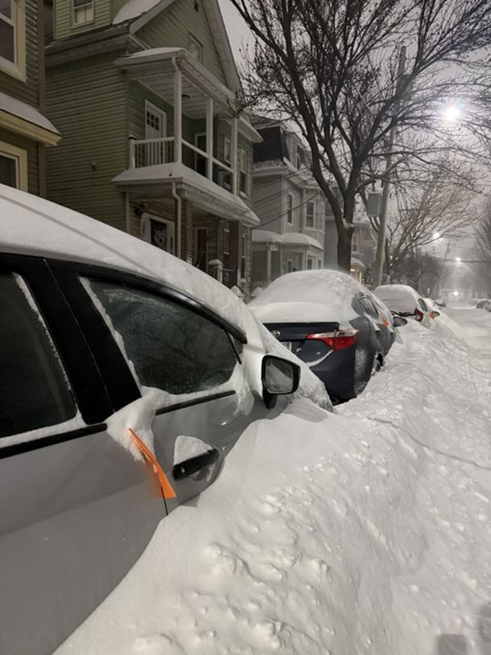 94 Photos Of A Snowstorm Hitting The U.S. That Might Make You Want To Hibernate