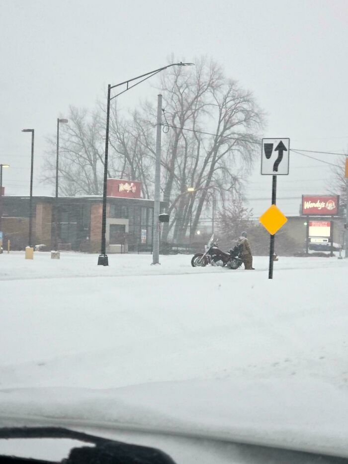 94 Photos Of A Snowstorm Hitting The U.S. That Might Make You Want To Hibernate