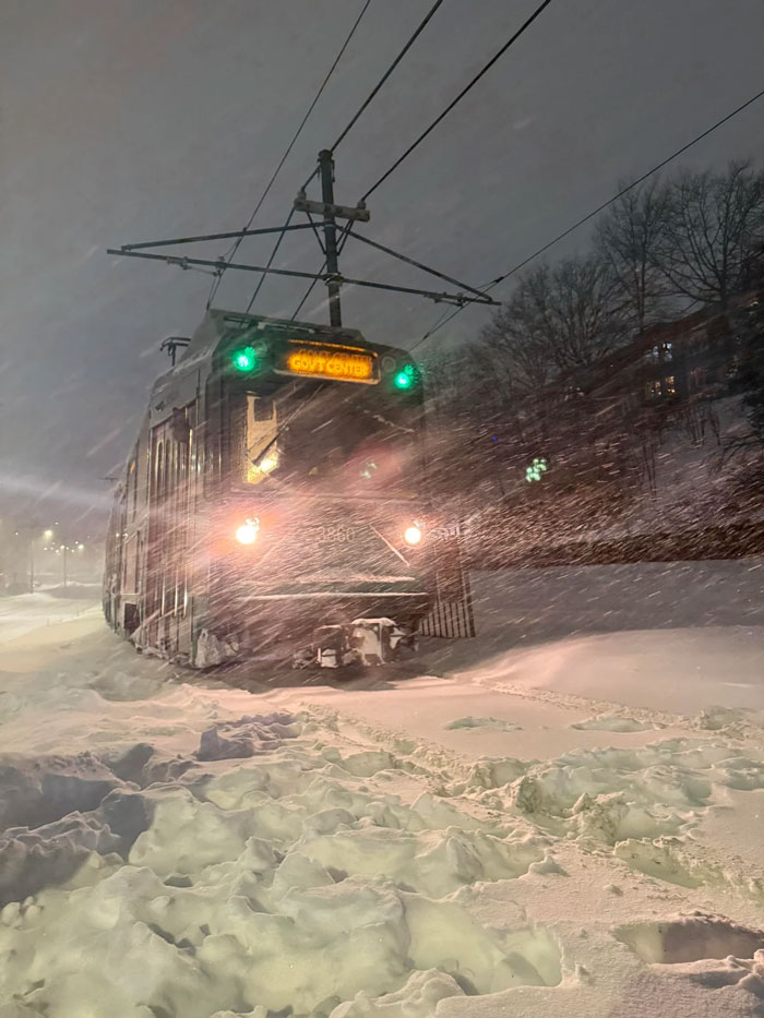 94 Photos Of A Snowstorm Hitting The U.S. That Might Make You Want To Hibernate