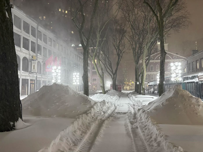 94 Photos Of A Snowstorm Hitting The U.S. That Might Make You Want To Hibernate