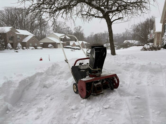94 Photos Of A Snowstorm Hitting The U.S. That Might Make You Want To Hibernate