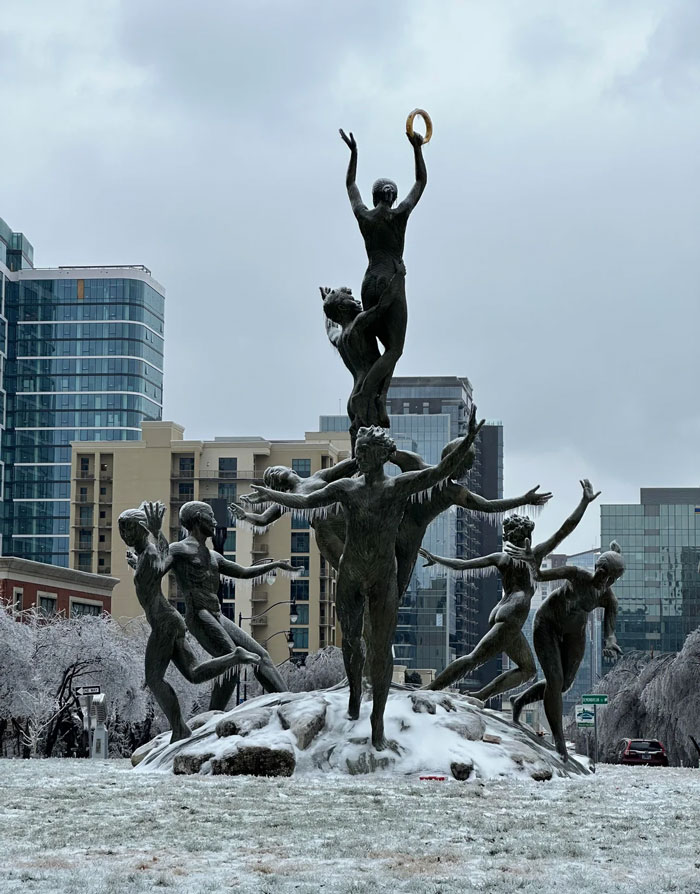 94 Photos Of A Snowstorm Hitting The U.S. That Might Make You Want To Hibernate