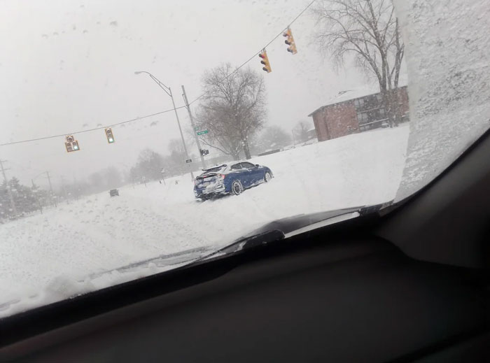 94 Photos Of A Snowstorm Hitting The U.S. That Might Make You Want To Hibernate