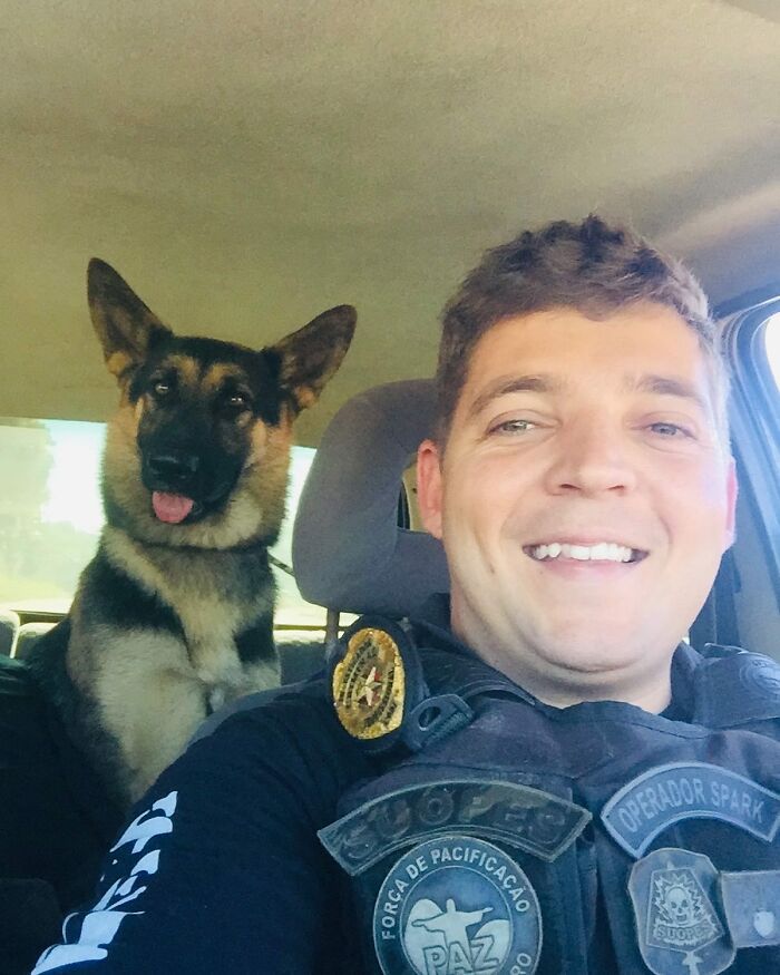 This Wild Vulture Bonded With A Human So Closely, Viewers Joke He&rsquo;s &ldquo;A Dog With Wings&rdquo; (23 Pics)