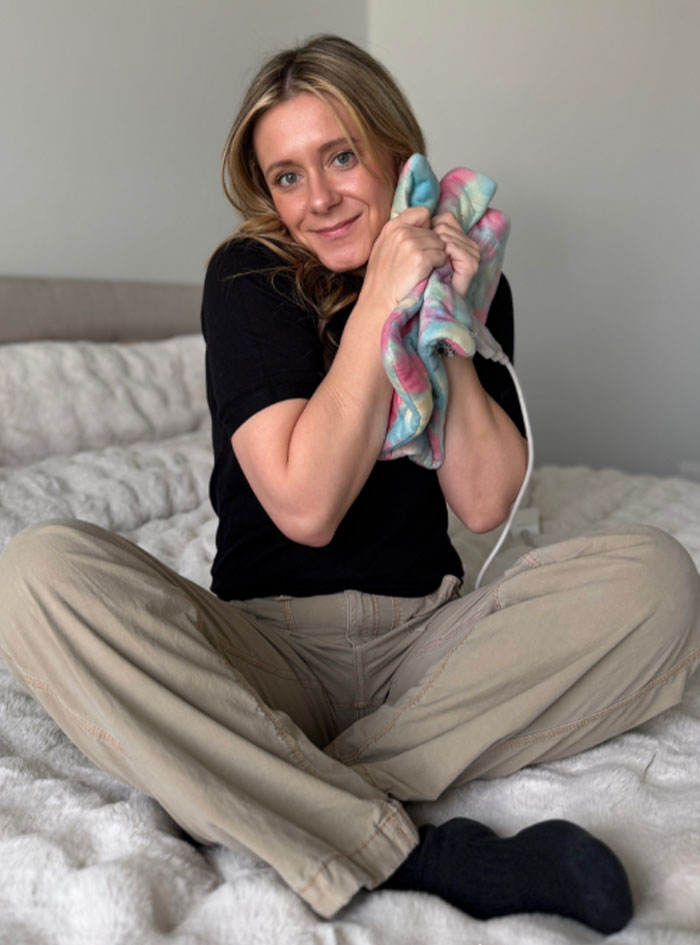 Woman’s Video Goes Viral After She Shows How Her Body Looks After Using A Heating Pad: “Toasted Skin Syndrome”