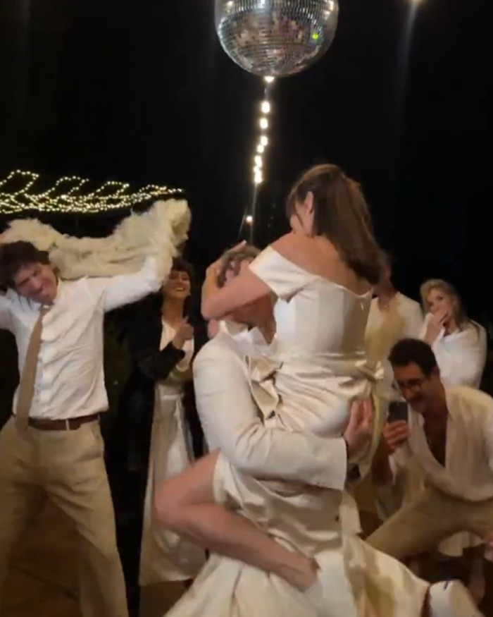 “In Victoria’s Defense”: Groom’s Mom’s Wild Wedding Dance Goes Viral Amid Beckham Family Fallout