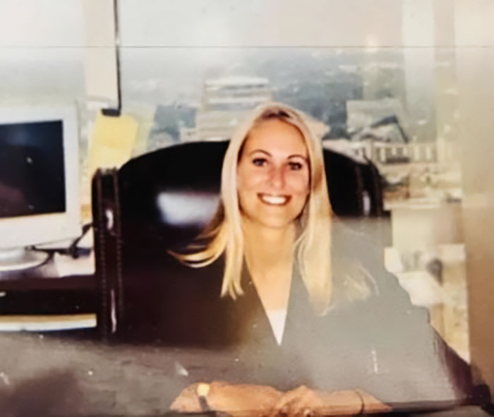 Lawyer, 44, Discovered Deceased On Transatlantic Flight After Falling Asleep On Mom’s Shoulder