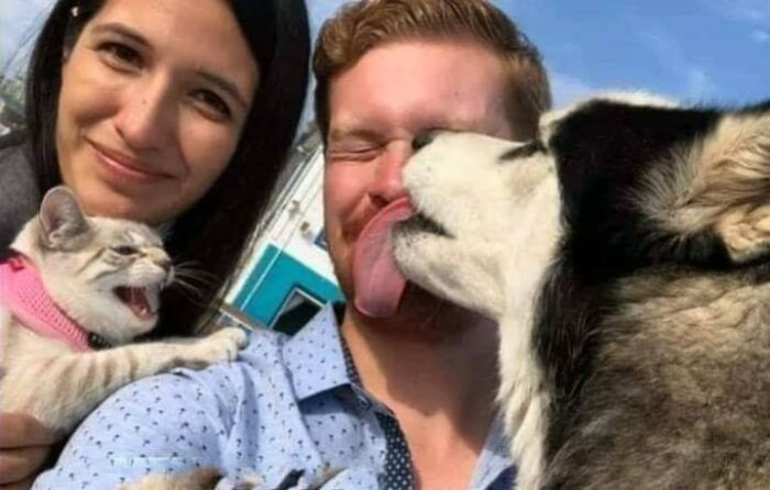 These &ldquo;Important Animal Images&rdquo; Capture The Sweetest Human-Animal Bonds (47 New Pics)