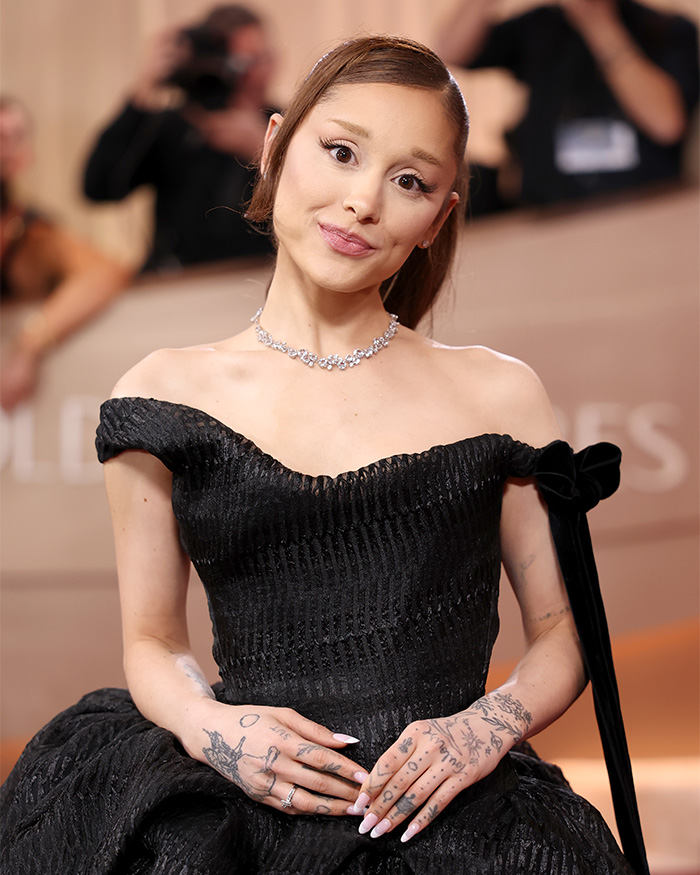 Ariana Grande Reveals Heartbreaking Reason She Used To Wear Big Sweatshirts And Thigh-High Boots Ariana Grande Reveals Heartbreaking Reason She Used To Wear Big Sweatshirts And Thigh-High Boots