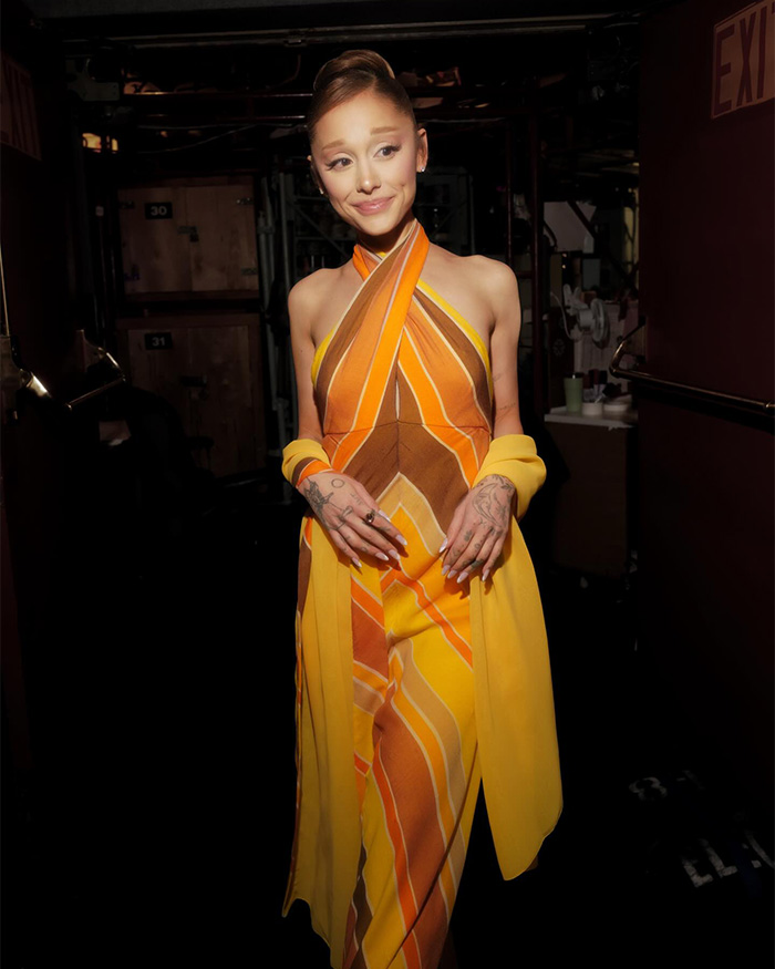 Ariana Grande Reveals Heartbreaking Reason She Used To Wear Big Sweatshirts And Thigh-High Boots Ariana Grande Reveals Heartbreaking Reason She Used To Wear Big Sweatshirts And Thigh-High Boots