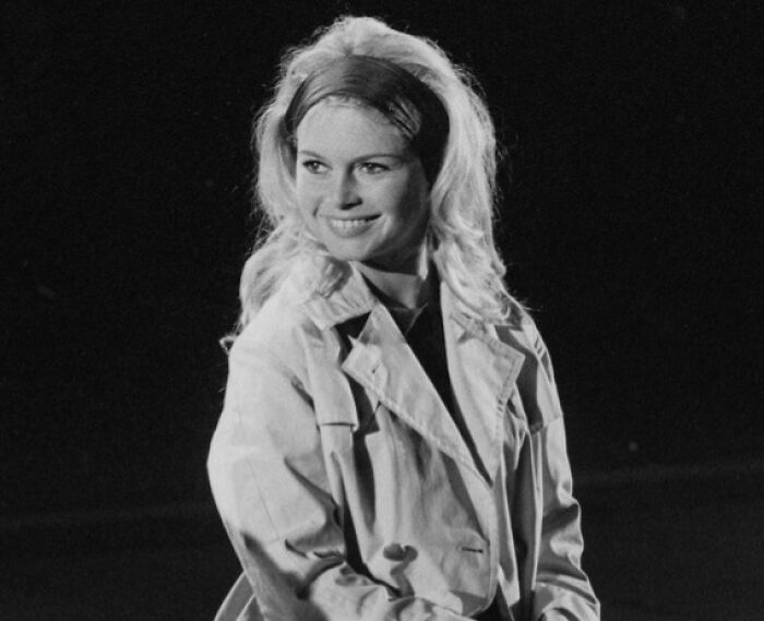 2015 Was A Year Of Heartbreaking Losses, Here Are 36 Famous People Who Will Always Be Remembered