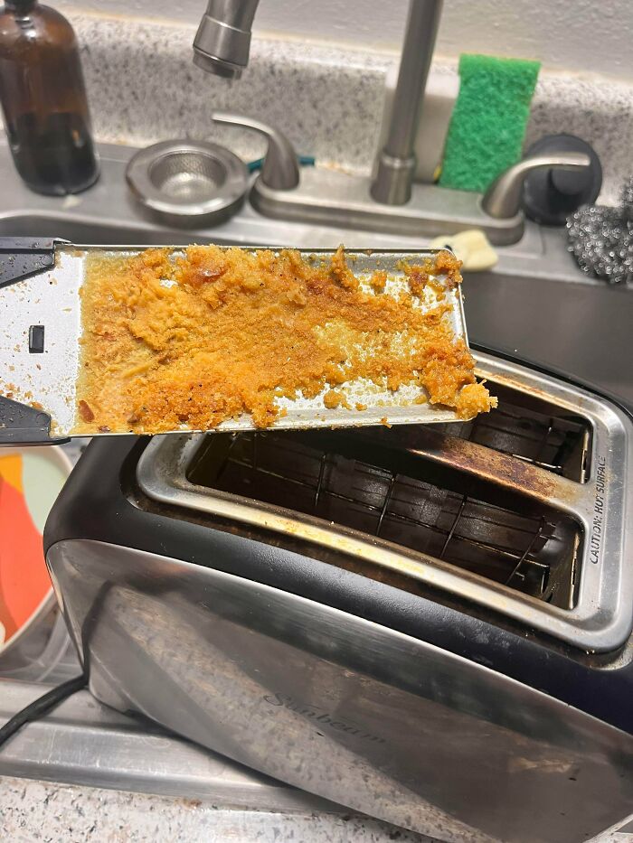 48 Jerks That Made Their Roommates Consider Working 5 Jobs Just To Live Alone (New Pics)