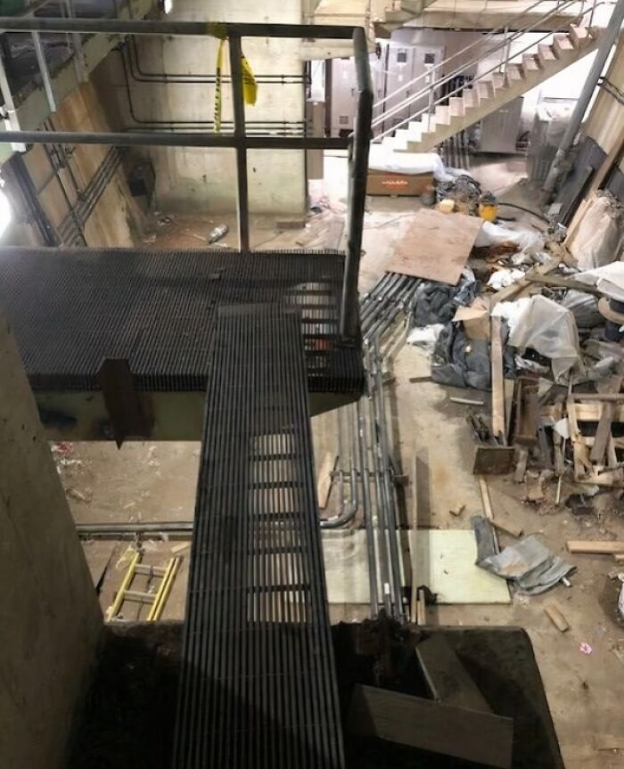 53 Work Moments So Reckless They Should Be Used In Safety Videos (New Pics) 53 Work Moments So Reckless They Should Be Used In Safety Videos (New Pics)