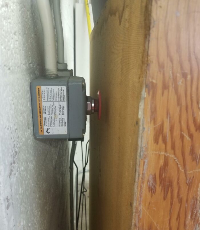 53 Work Moments So Reckless They Should Be Used In Safety Videos (New Pics) 53 Work Moments So Reckless They Should Be Used In Safety Videos (New Pics)