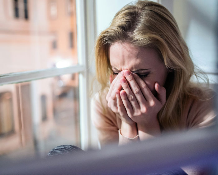 Man Begs GF To Give Him A Second Chance After He Lied About Who Is Going With Him On A Trip