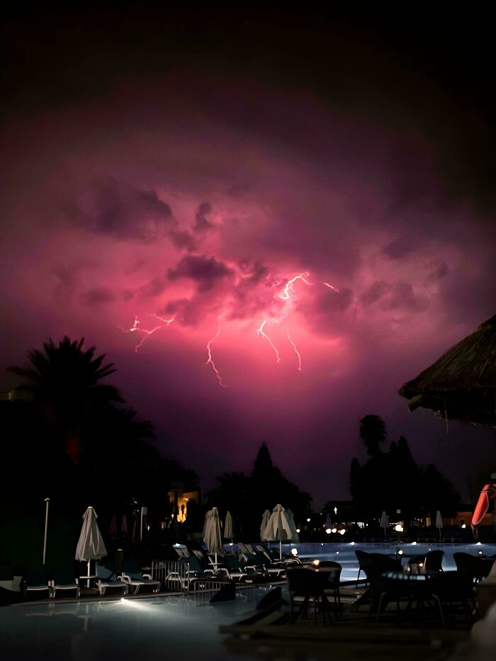 50 Completely Unremarkable Photos That Have No Business Being This Entertaining (New Pics)