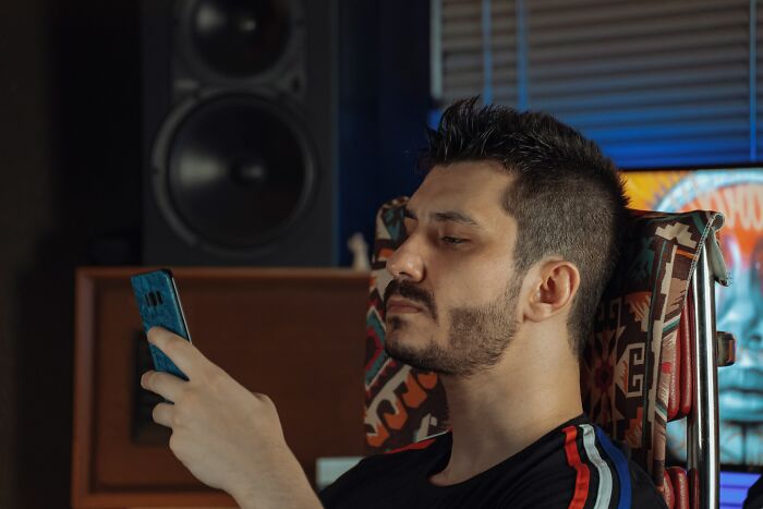 52 Stories About Betrayals That Ended The Longest Friendships People Had 52 Stories About Betrayals That Ended The Longest Friendships People Had