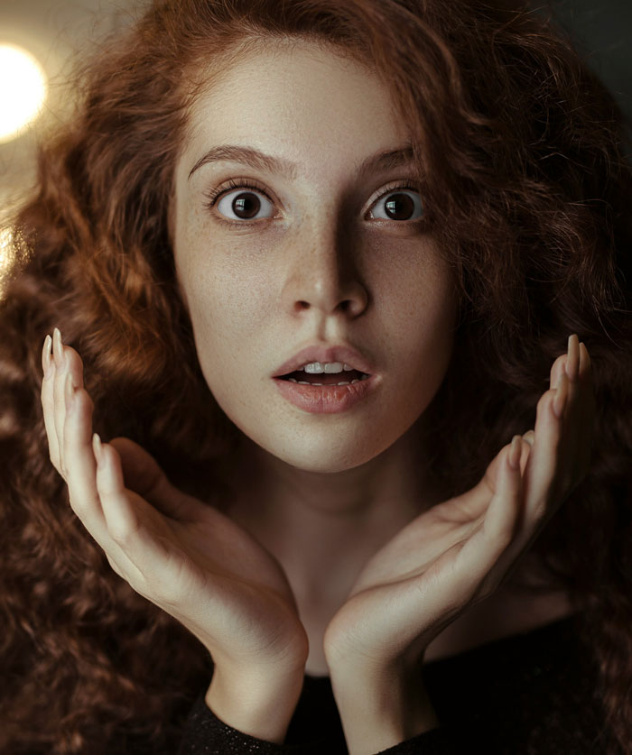 Woman Shares An Absolutely Crazy Story About Her Hair Stylist After Finding A Weird ‘Shrine’ For Her Hair Woman Shares An Absolutely Crazy Story About Her Hair Stylist After Finding A Weird ‘Shrine’ For Her Hair