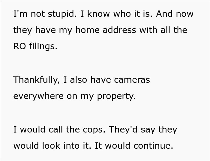 Woman Shares An Absolutely Crazy Story About Her Hair Stylist After Finding A Weird ‘Shrine’ For Her Hair Woman Shares An Absolutely Crazy Story About Her Hair Stylist After Finding A Weird ‘Shrine’ For Her Hair