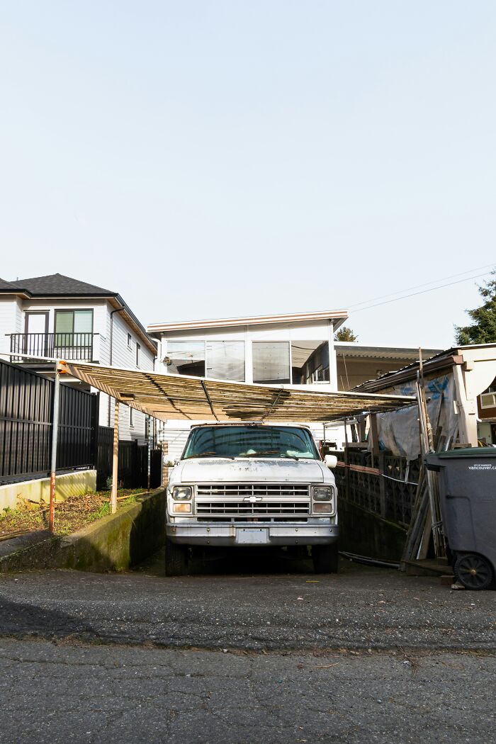 I Tried To Buy A $1,500 Van After An Accident, And It Turned Into A Legal Nightmare