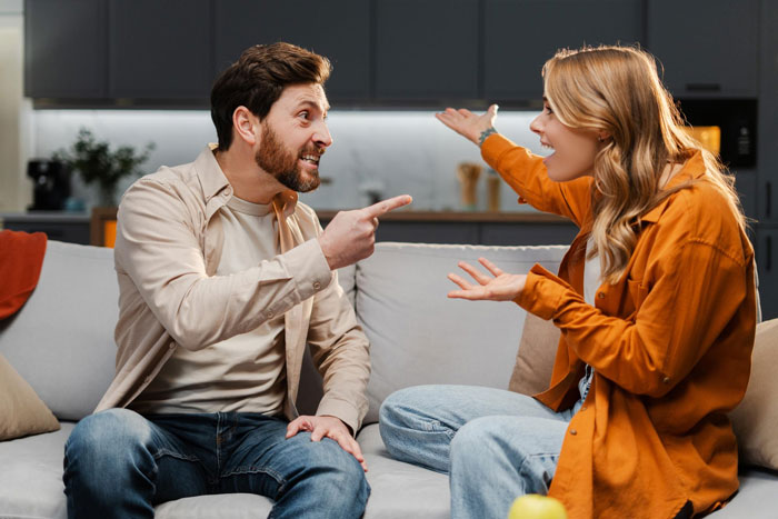 Fat Phobic Mom Calls 18YO A Whale For Gaining 10 Pounds, Says Dad’s Mansplaining As He Defends Her Fat Phobic Mom Calls 18YO A Whale For Gaining 10 Pounds, Says Dad’s Mansplaining As He Defends Her