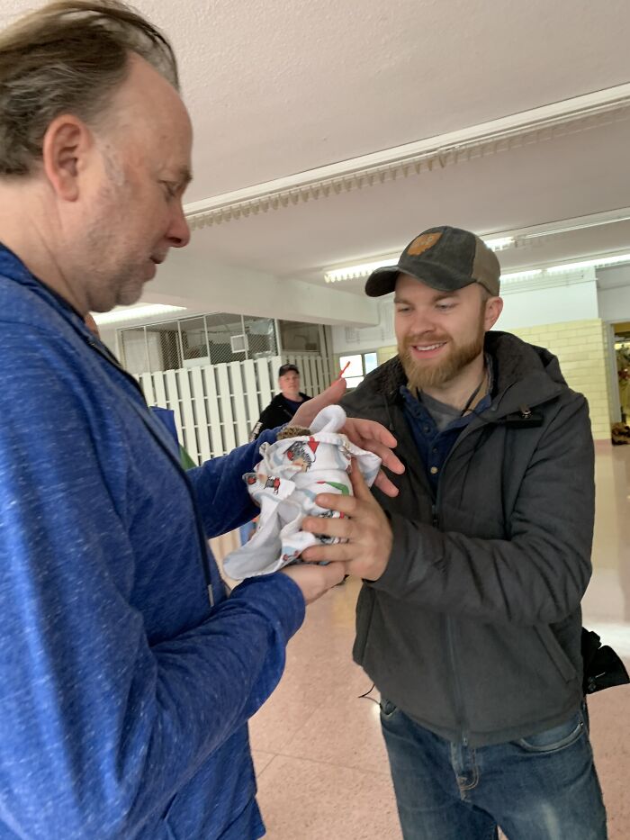 I Took 38 Adorable Hedgehog Photos Showing How People React To Them I Took 38 Adorable Hedgehog Photos Showing How People React To Them