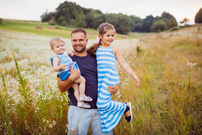Abandoned Teen Accepts Dad’s Absence, Years Later Gets Heat For Not Bonding With Stepsiblings Abandoned Teen Accepts Dad’s Absence, Years Later Gets Heat For Not Bonding With Stepsiblings