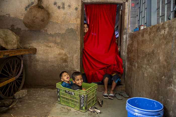 All About Photo Showcases 15 Photos From Margarita Mavromichalis’ “When The Pavement Breathes” All About Photo Showcases 15 Photos From Margarita Mavromichalis’ “When The Pavement Breathes”