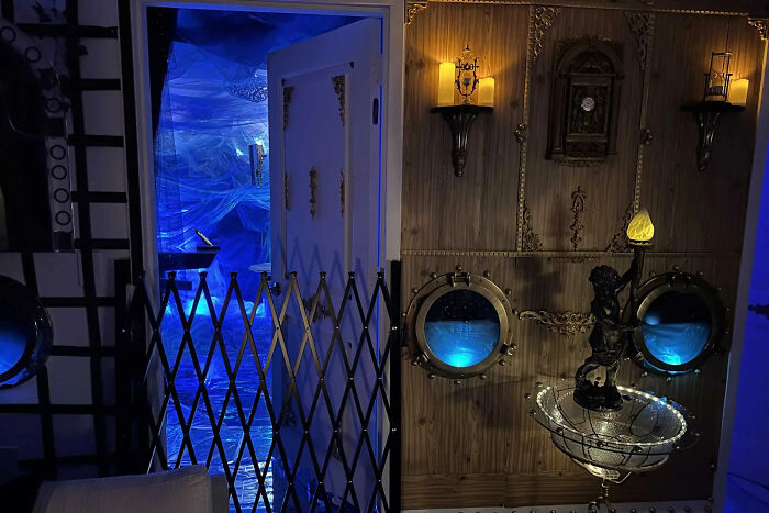 New York Model Turns Her NYC Apartment Into A Full-On Titanic Movie Set