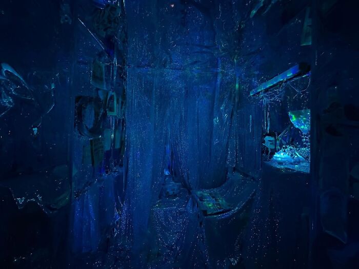 New York Model Turns Her NYC Apartment Into A Full-On Titanic Movie Set