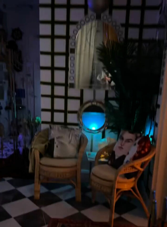 New York Model Turns Her NYC Apartment Into A Full-On Titanic Movie Set