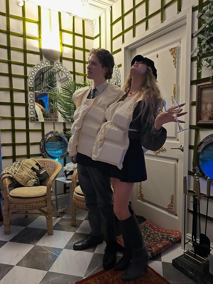 New York Model Turns Her NYC Apartment Into A Full-On Titanic Movie Set