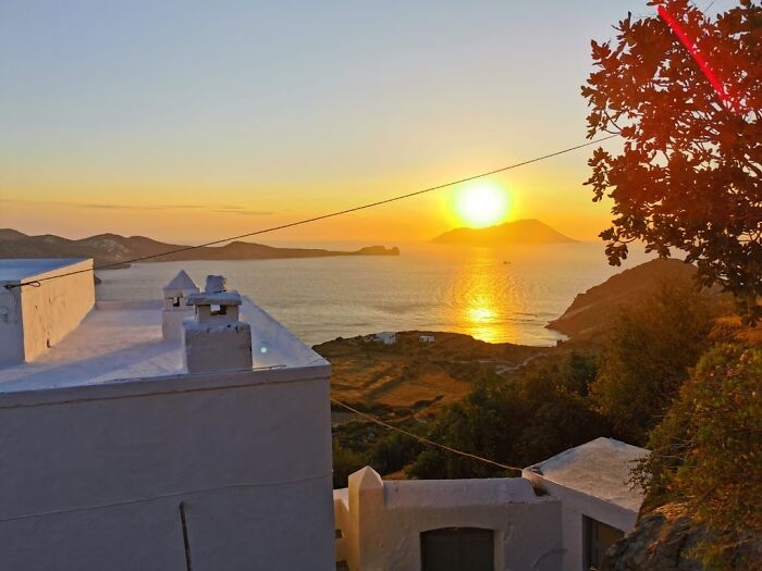 Living Out Of A Suitcase For 7 Years Made Me Question Everything Western Society Calls A “Successful” Life