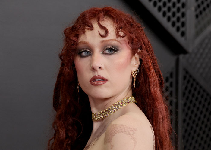 Chappell Roan’s Makeup Artist Finally Reveals The Truth Behind Her Controversial Grammys Dress Chappell Roan’s Makeup Artist Finally Reveals The Truth Behind Her Controversial Grammys Dress
