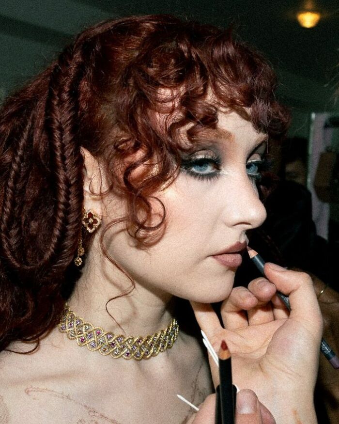 Chappell Roan’s Makeup Artist Finally Reveals The Truth Behind Her Controversial Grammys Dress Chappell Roan’s Makeup Artist Finally Reveals The Truth Behind Her Controversial Grammys Dress