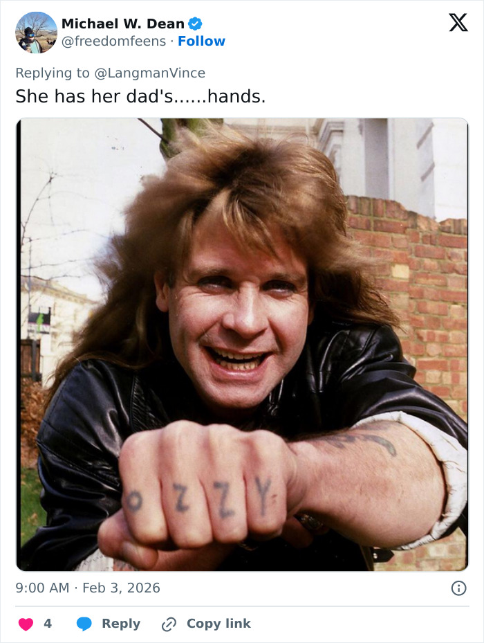 “Needs To See A Doctor”: Odd Detail In Kelly Osbourne Photo Sparks Fan Concern