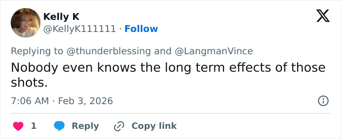 “Needs To See A Doctor”: Odd Detail In Kelly Osbourne Photo Sparks Fan Concern